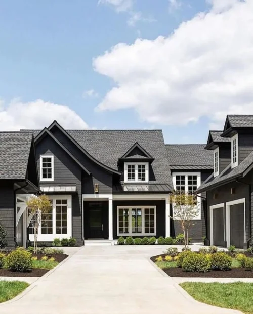 20 Stunning Black Siding House Ideas to Transform Your Home Exterior - Image 4